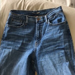 Not your mamas boyfriend jean! Size 9